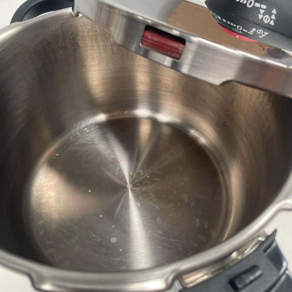 SEMINOVO - Panela de Pressão Solar Inox Fundo Triplo 5 Dispositivos de Segurança 22 cm 4,5 l - Tramontina 62513223