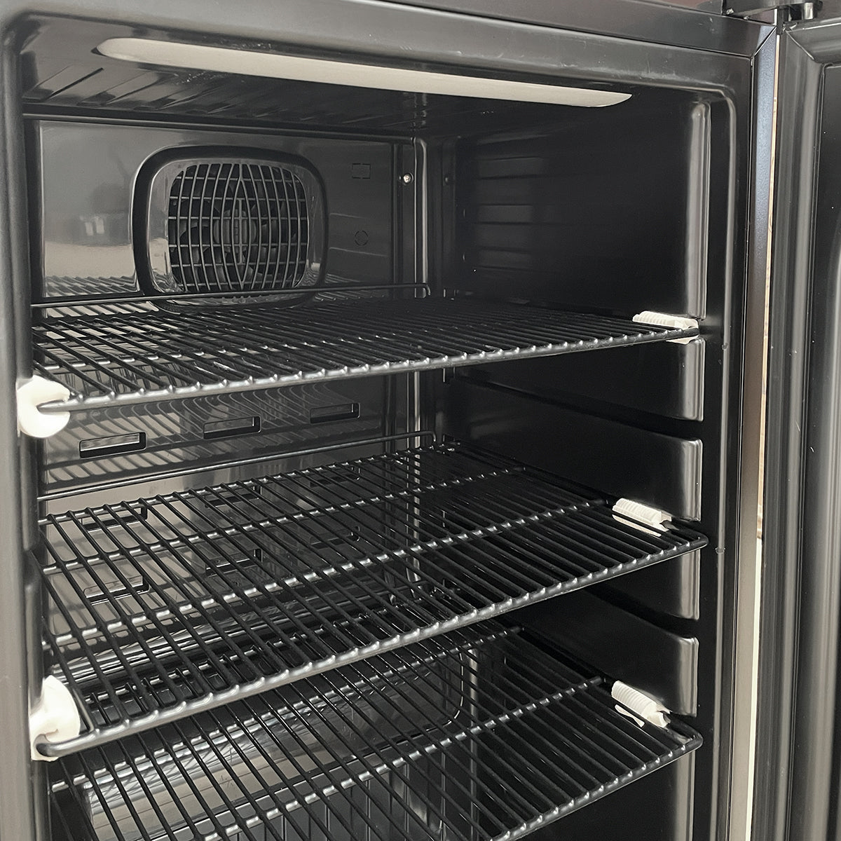 SEMINOVO - Visa Cooler Cervejeira Doméstica Porta Inox Frost Free -6 a 5 ºC 100L ECE110 Bierhaus 127V - EOS