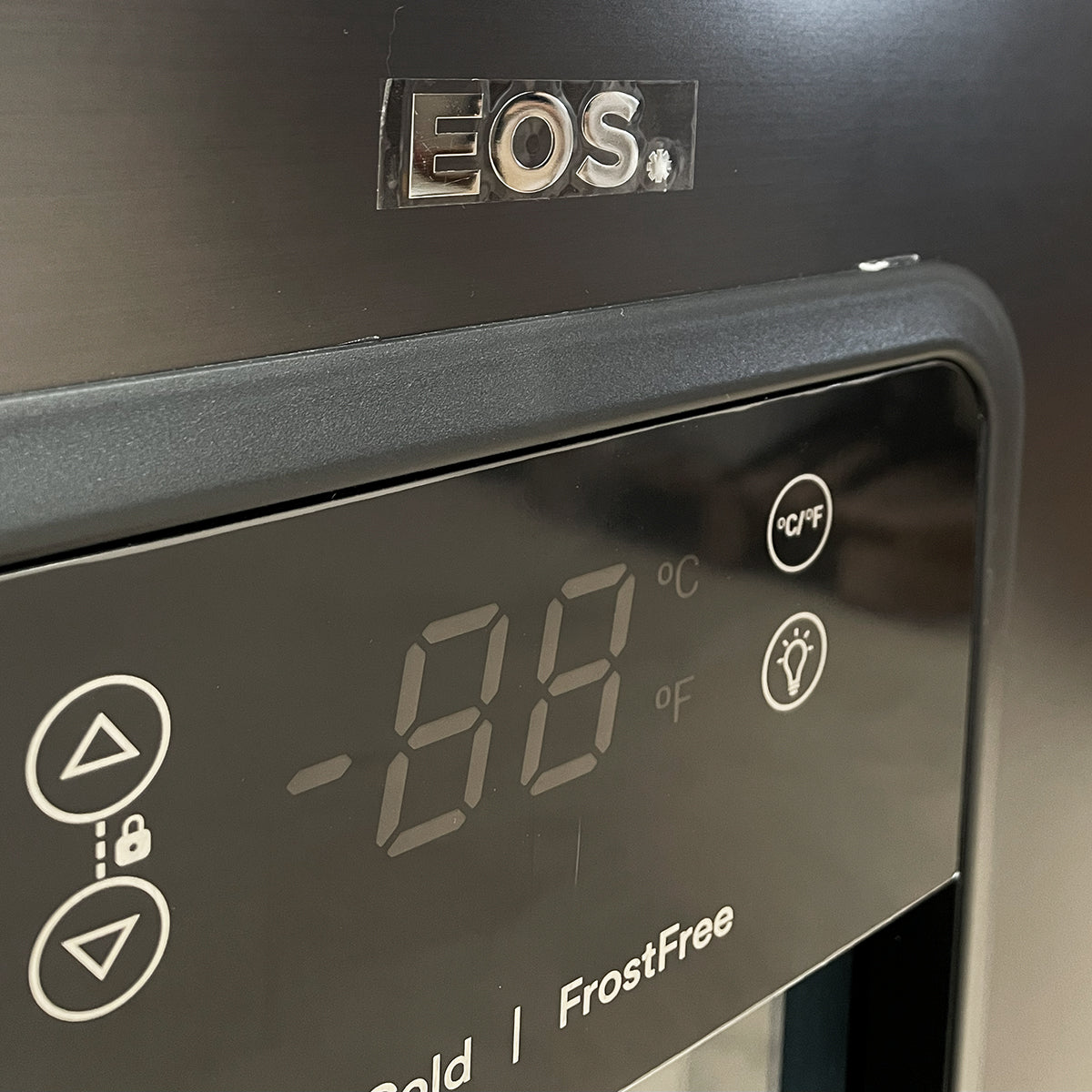 SEMINOVO - Visa Cooler Cervejeira Doméstica Porta Inox Frost Free -6 a 5 ºC 100L ECE110 Bierhaus 127V - EOS