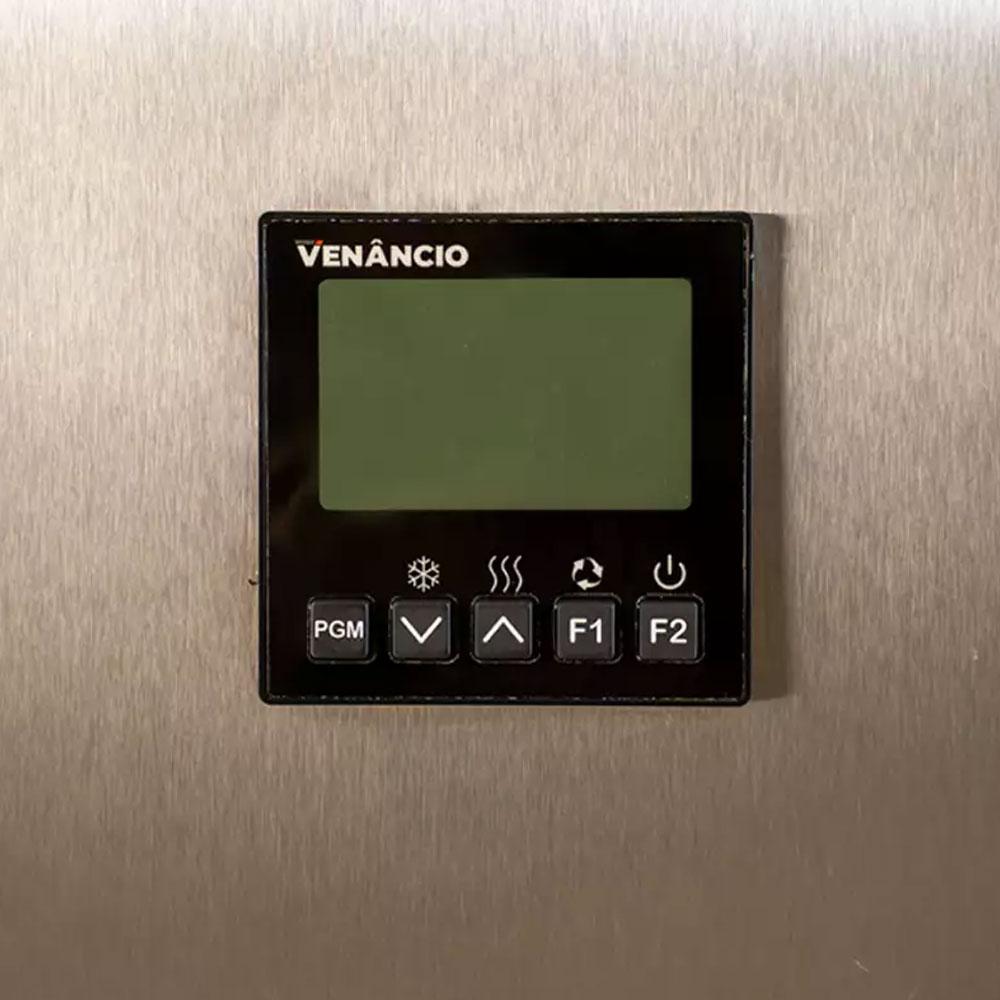 Painel controlador digital do armário de crescimento Venâncio VAF20T INOX 220V, com display para ajuste preciso de temperatura (5º a 50º C) e umidade, garantindo a fermentação ideal.