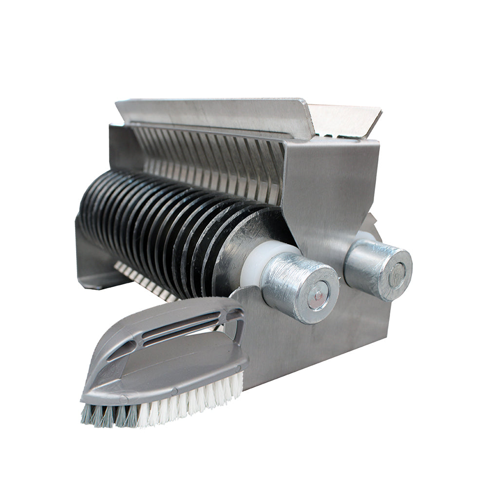Cortador de carne em tiras de 10mm KES-ABNHD10, com capacidade para tiras de até 20cm, acompanhado de escova para limpeza e praticidade.