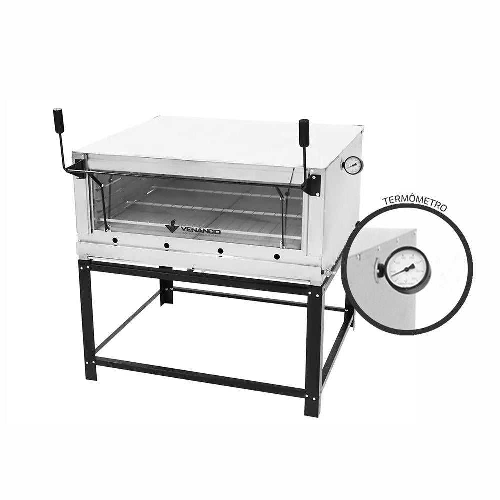 Interior do forno de lastro refratário com grelha ajustável, ideal para diferentes tipos de assados