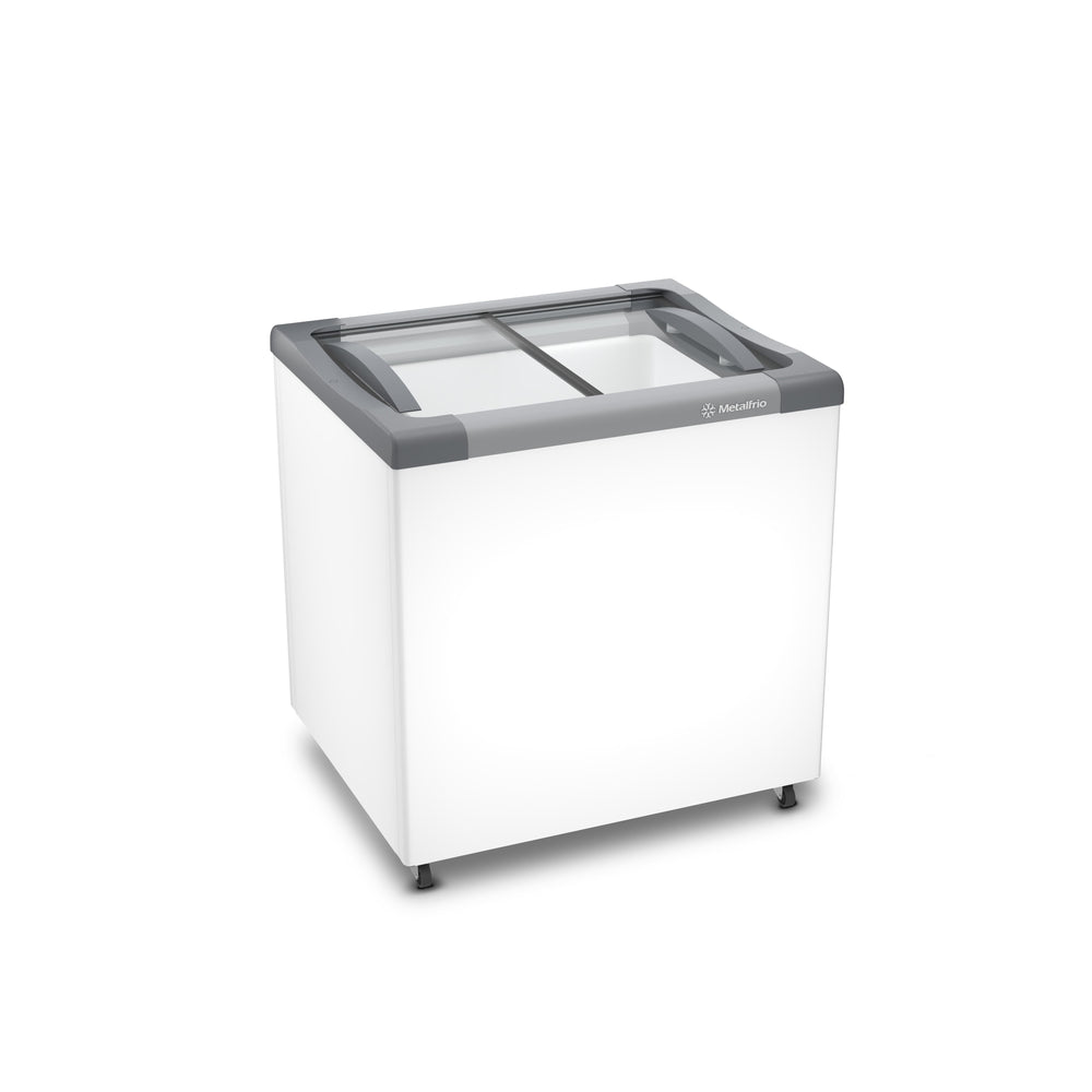 Freezer Horizontal Metalfrio NF20 em um ambiente comercial, destacando seu design robusto e acesso prático.