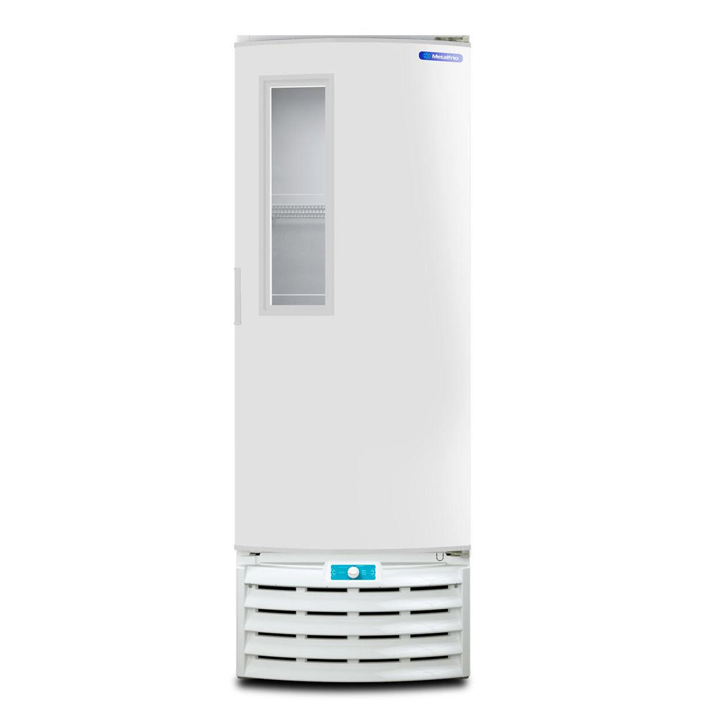 Freezer Metalfrio tripla ação com capacidade de 512 litros