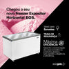 Detalhe da base do Freezer EOS, evidenciando as rodinhas giratórias que facilitam a movimentação e limpeza do equipamento.