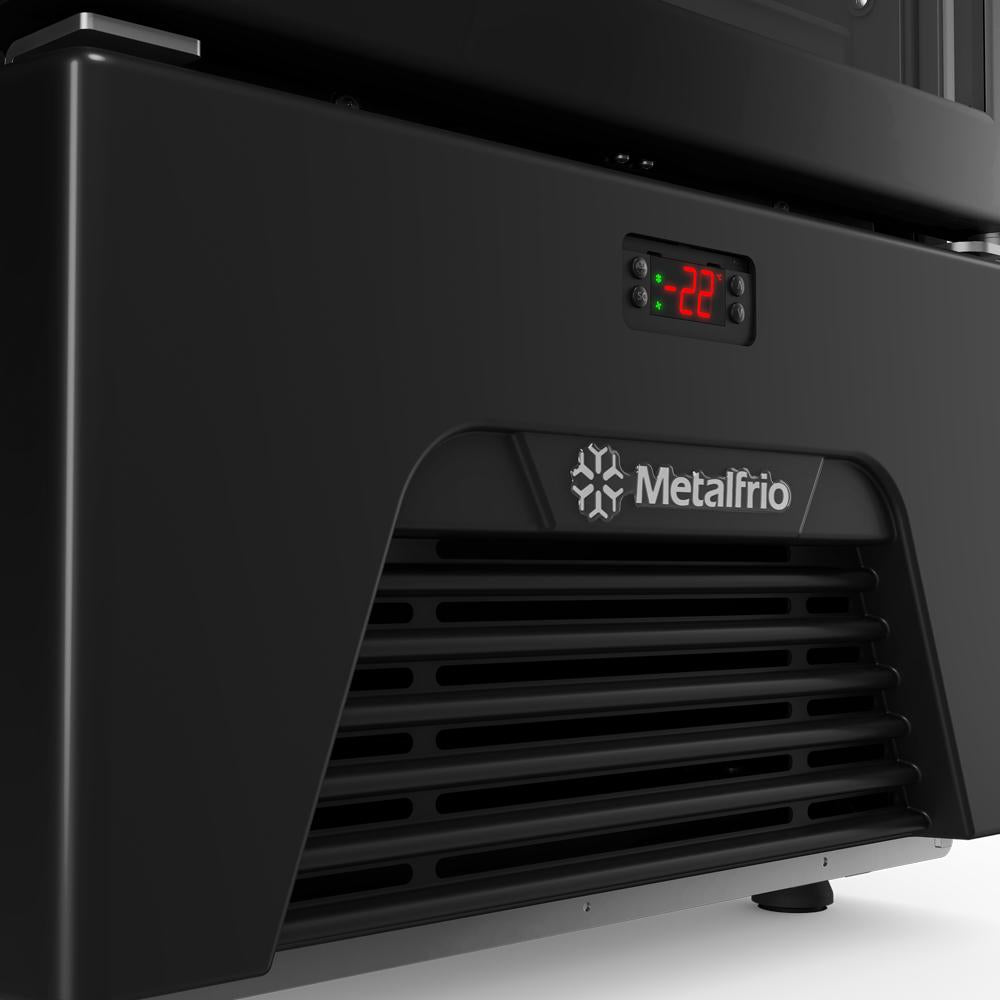 Freezer vertical para sorvete com evaporador aletado e fluxo de ar contínuo, para conservação perfeita dos produtos.