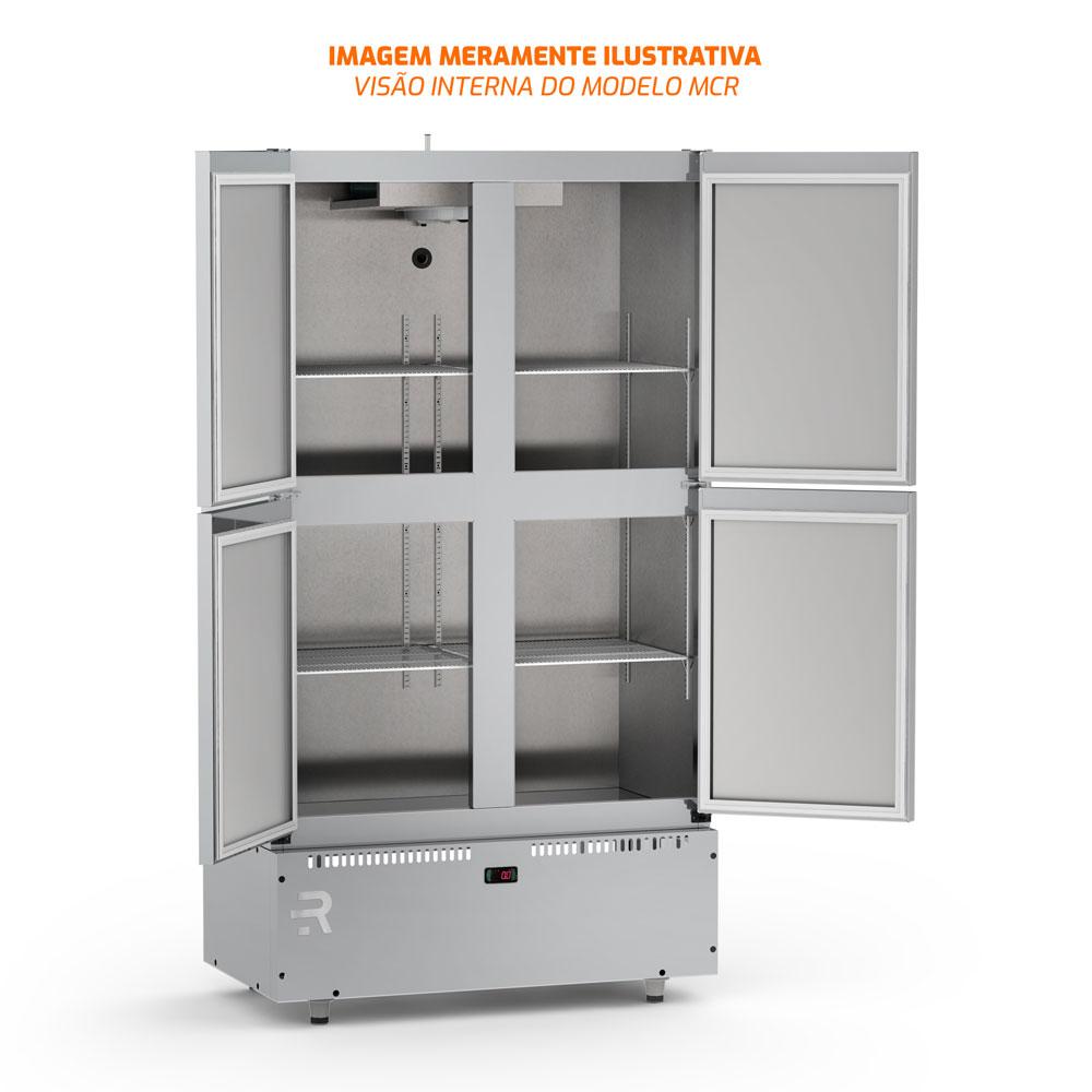 Detalhe dos puxadores ergonômicos e do fechamento automático das portas da câmara fria comercial Refrimate.