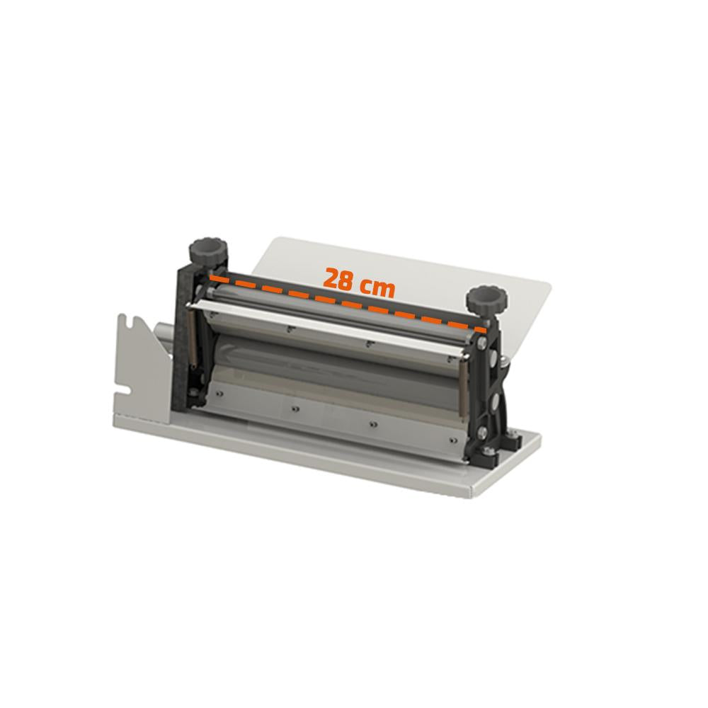 Máquina de massas profissional Braesi com capacidade para 3kg e produção de macarrão e espaguete