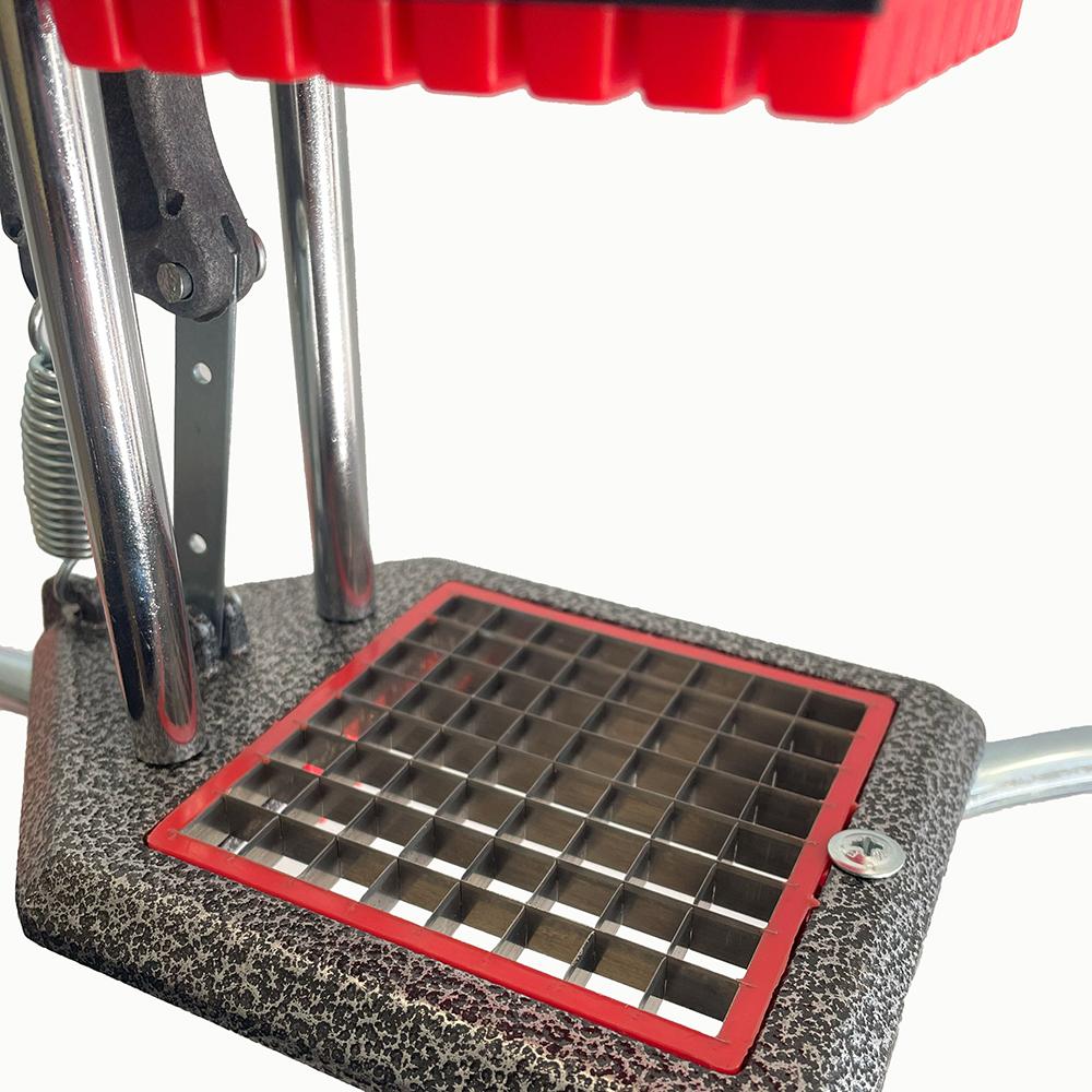 Detalhe da navalha de 10mm em aço inox do cortador de legumes Anodilar 693-0, ideal para cortes uniformes e duradouros.