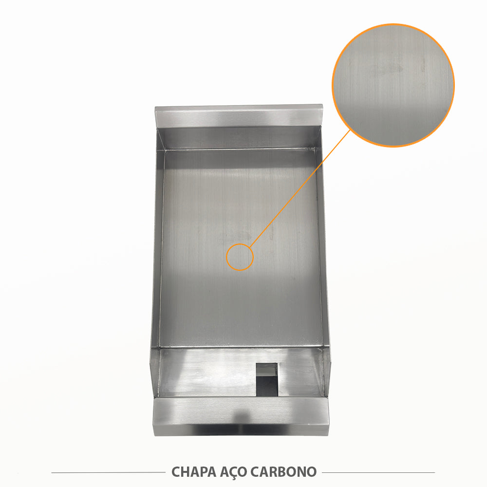 Detalhe da chapa em aço carbono de 8mm da bifeteira profissional Venâncio PCM038G, destacando a durabilidade e eficiência para o preparo de grelhados.