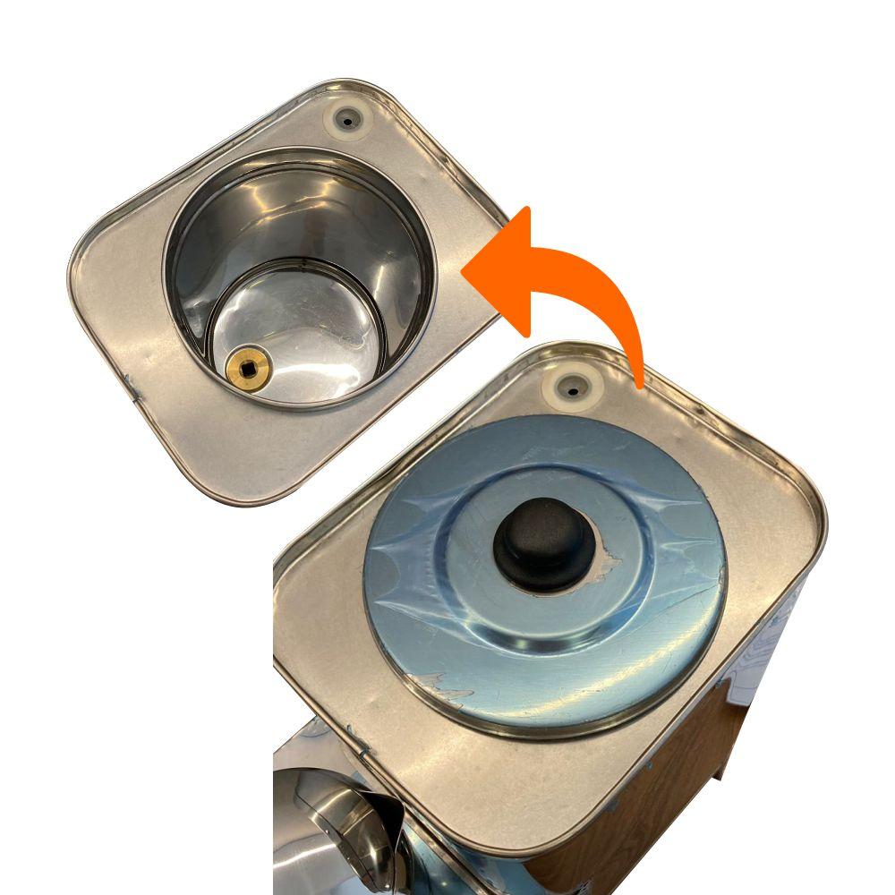 SEMINOVO - Cafeteira Industrial Elétrica Com Bule, Depósito 3L e Esterilizador MC13 127V - Universal