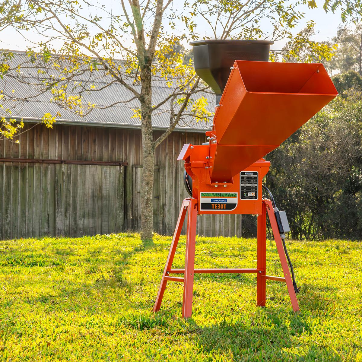 Triturador Elétrico Suporte Triangular Motor 2 hp Saída Lateral Te30t Bivolt - Tramontina 79854342