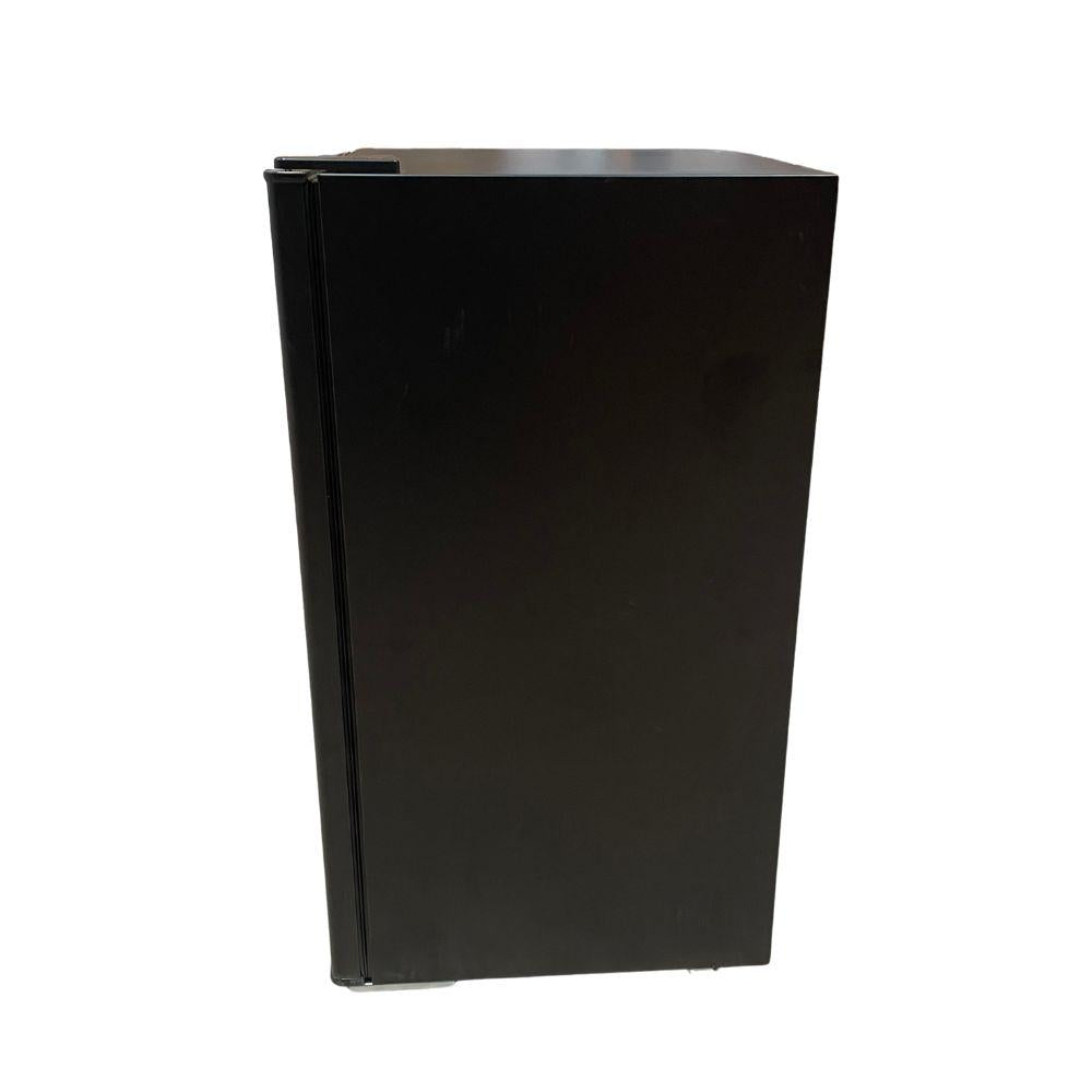 SEMINOVO - Frigobar Mini Refrigerador Doméstico Ice Compact 93l EFB101P 127V Preto - EOS
