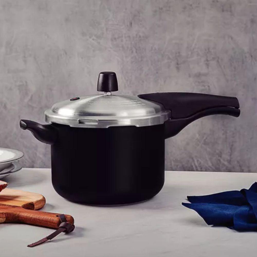 Jogo Panela Pressão Antiaderente 4,5l Preto Com Amassador Inox e Concha Tramontina