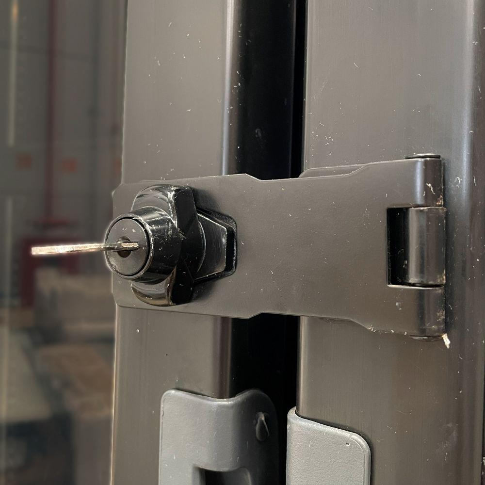 SEMINOVO - Refrigerador Expositor Vertical Bebidas Duas Portas Vidro 691L VB70AH All Black 220V - Metalfrio