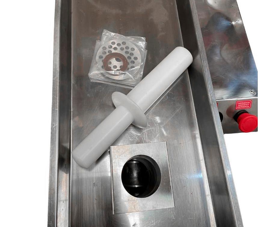 SEMINOVO - Picador Moedor de Carne Profissional Para Açougues Boca 22 Aço Carbono 1cv Pcl22l 220V - Metvisa