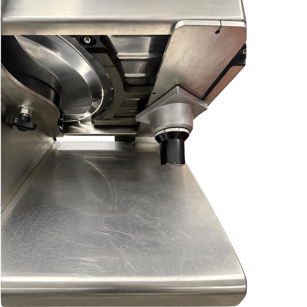 Seminovo - Cortador de Frios Automático Lâmina 300 mm em Aço Inoxidável BM18 NR PF 127/220V BERMAR