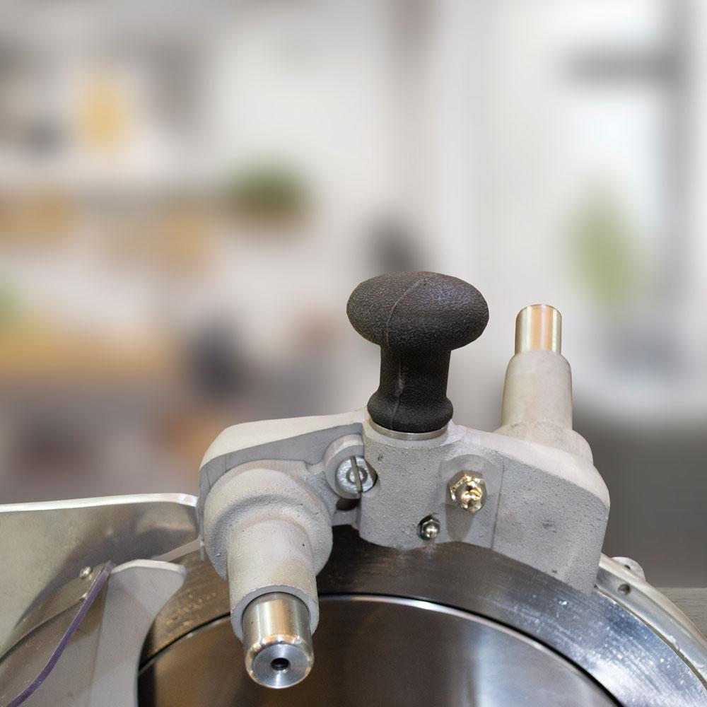 Fatiador de Carnes Profissional Inox Lâmina 350mm 0,5CV FC350N 220V – Skymsen