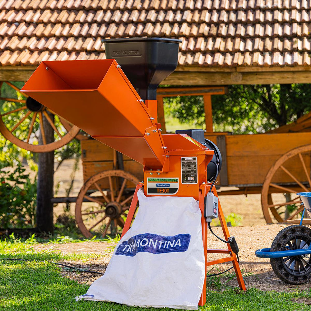 Triturador Elétrico Suporte Triangular Motor 2 hp Saída Lateral Te30t Bivolt - Tramontina 79854342