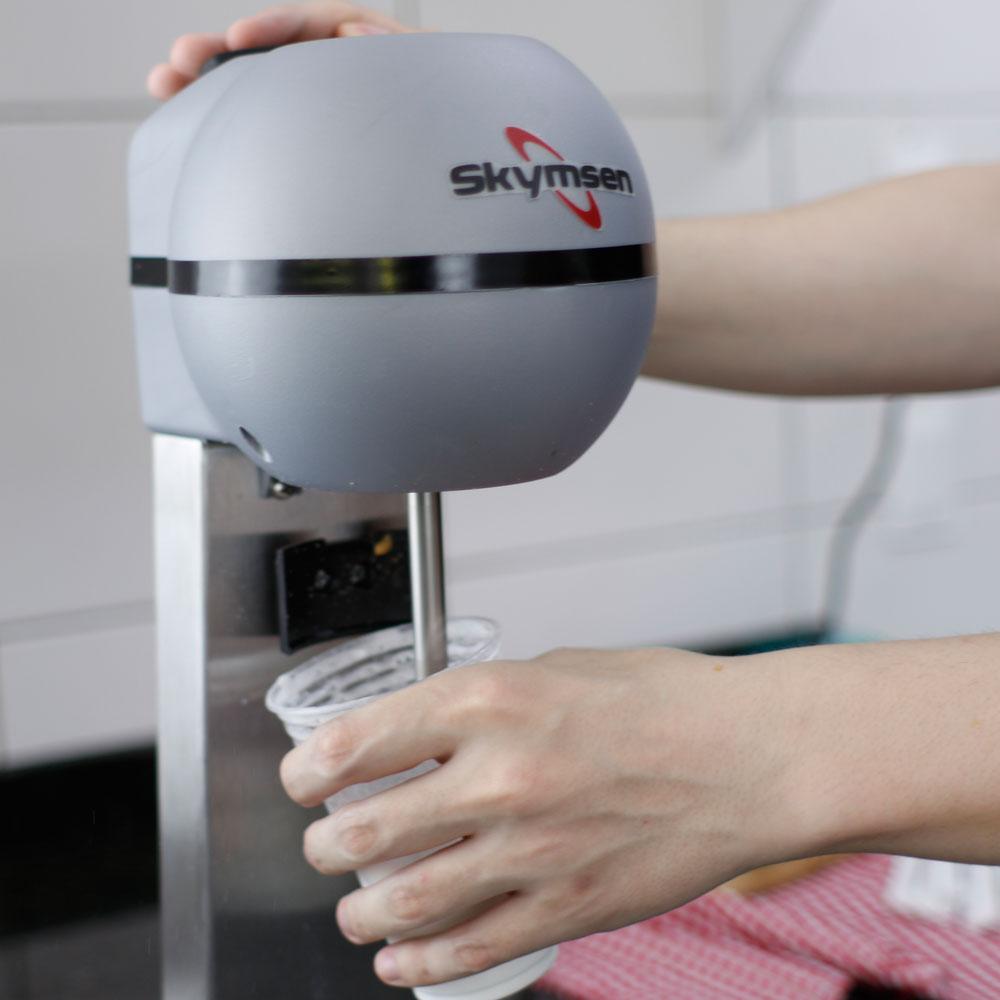 Batedor de Milk Shake Profissional Inox 1 Copo 0,8L BMS-N 127V Skymsen + Concha de Sorvete Extrator