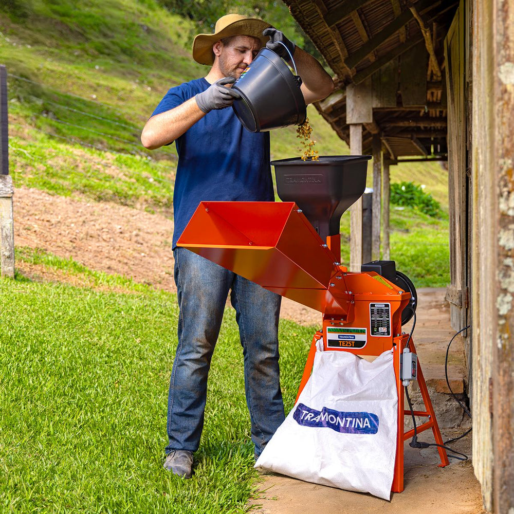 Triturador Elétrico Suporte Triangular Motor 2 hp Saída Lateral Te25t Bivolt - Tramontina 79852342