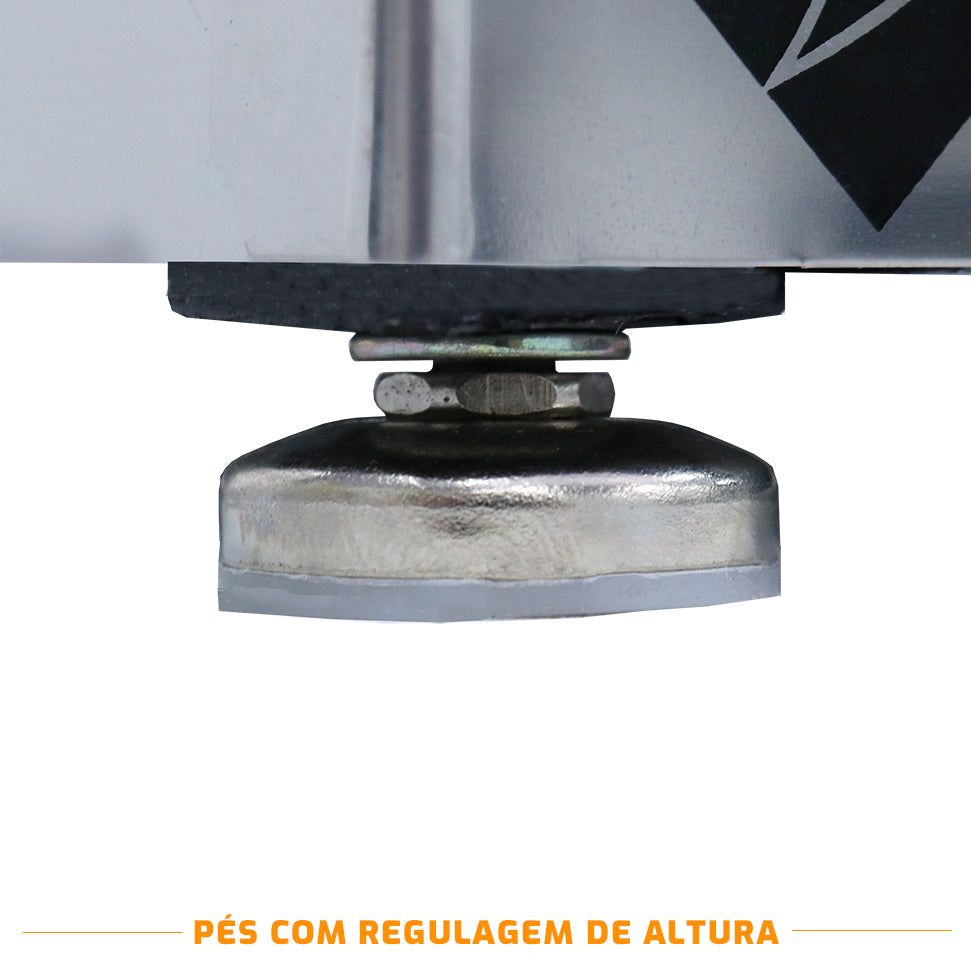Pés reguláveis da Chapa Bifeteira Sanduicheira Elétrica Venâncio CE120 220V para ajuste de altura.