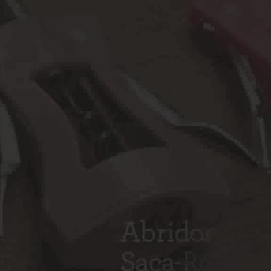 Vídeo de anúncio do saca-rolhas Harmoniza da Tramontina. O produto possui corpo em ABS, abridor em Zamak preto e um design ergonômico. Ideal para abrir vinhos e garrafas com praticidade e elegância. Um acessório essencial para apreciadores de vinho. Encontre o saca-rolhas Tramontina na Salvador Comercial.