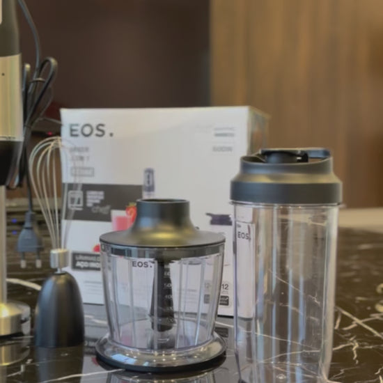 Vídeo de anúncio do mixer 3 em 1 EOS EMX02 em aço inox, com duas velocidades. O kit acompanha batedor fuê e miniprocessador, ideal para preparar receitas com praticidade e precisão. Ferramenta multifuncional para sua cozinha. Compre o mixer EOS na Salvador Comercial.