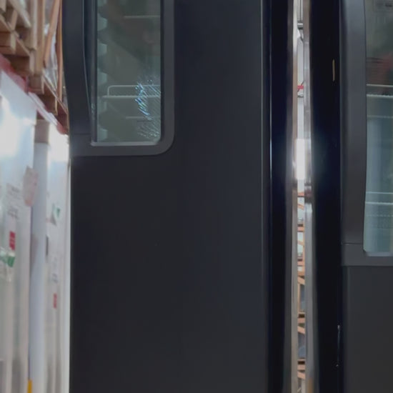 Vídeo de anúncio da cervejeira Metalfrio Beer Maxx 300, com porta de vidro, capacidade de 300 litros e faixa de temperatura de +2°C a -6°C. O design elegante na cor preto ônix e o display interativo oferecem a solução ideal para manter cervejas geladas em casa ou no seu estabelecimento em Salvador. Encontre a cervejeira VN28T na Salvador Comercial.