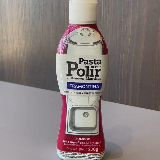 Vídeo de anúncio da pasta para polir e remover manchas da Tramontina, com 200g. O produto é ideal para limpeza e polimento de superfícies em aço inox, esmaltadas ou pintadas, restaurando o brilho e removendo sujeiras difíceis. Encontre a pasta de polimento Tramontina na Salvador Comercial.