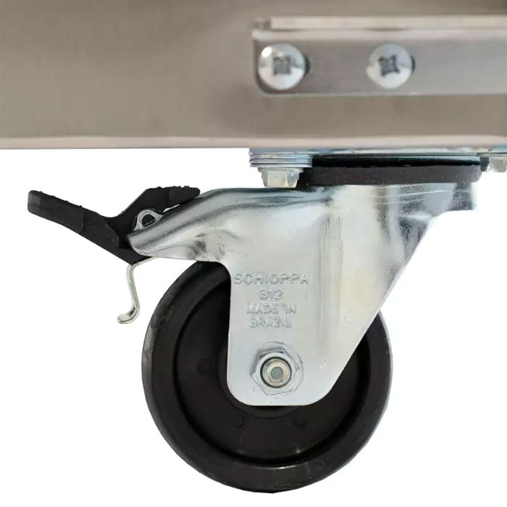 Rodas resistentes do armário de crescimento Venâncio VAF20T, facilitando a movimentação e posicionamento do equipamento em ambientes de produção de panificação.