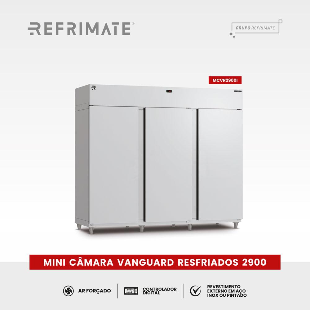 Câmara fria Refrimate com gancheira inox para armazenamento refrigerado de carnes.
