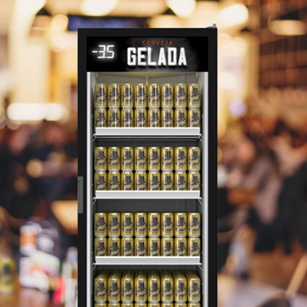 Cooler expositor vertical para cervejas Metalfrio com sistema frost free
