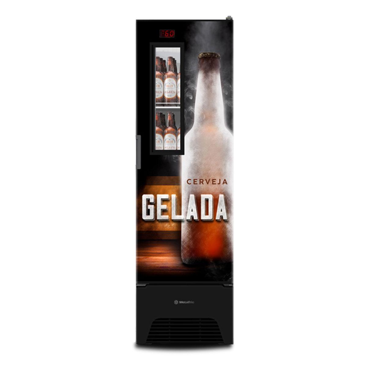 Expositor de cervejas Metalfrio VN28FP com capacidade de 300 litros e iluminação LED interna