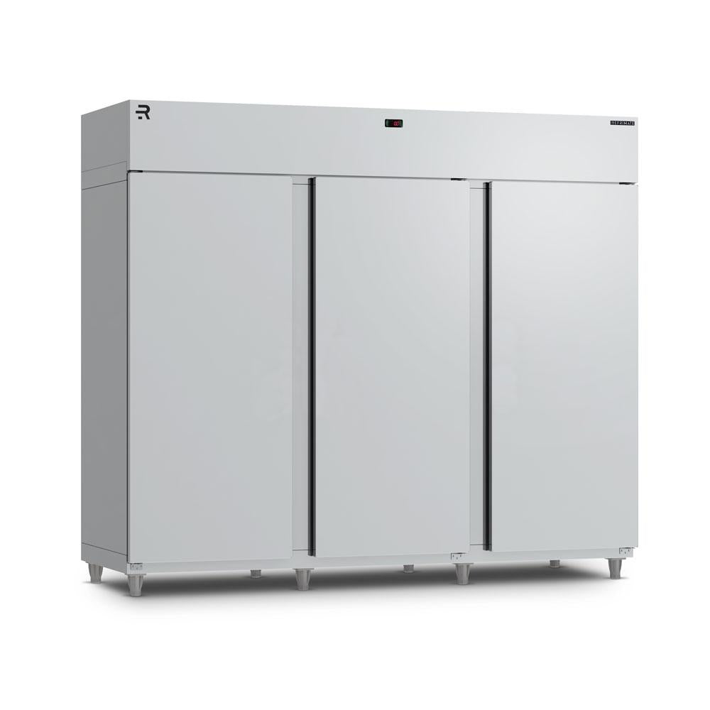 Mini câmara frigorífica para carne inox Refrimate com gancheira e 2900 litros de capacidade.