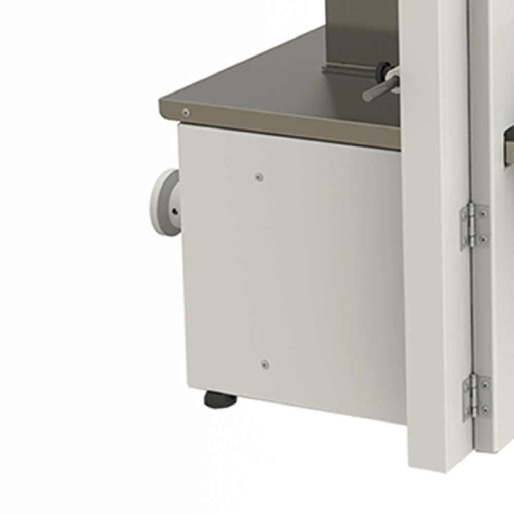  Imagem da Mini Serra Fita bivolt, modelo BSFM-1780, destacando seu design compacto e funcional para uso em bancada no processamento de carne.