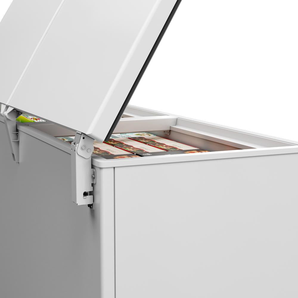 Imagem frontal do Freezer Refrigerador Dupla Ação Bivolt, destacando o puxador ergonômico e o design robusto.