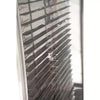 Detalhe dos suportes em aço inoxidável do armário de crescimento Venâncio VAF20T, projetados para acomodar 20 esteiras de 58x68cm com segurança e estabilidade.