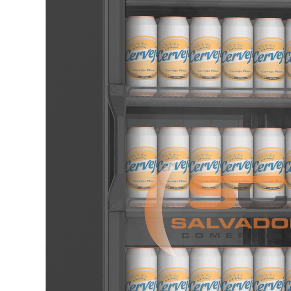 Puxador e detalhe da porta de vidro duplo temperado com fechamento automático do Visa Cooler cervejeiro Refrimate VCCE400PVPP, garantindo vedação e eficiência.