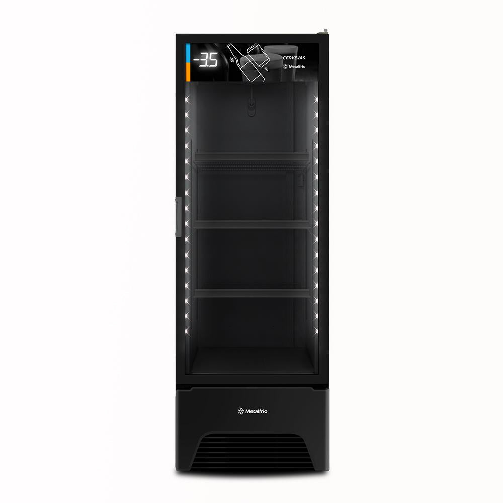 Refrigerador de bebidas Metalfrio vertical de 576 litros, exibindo garrafas e latas de cerveja organizadas.